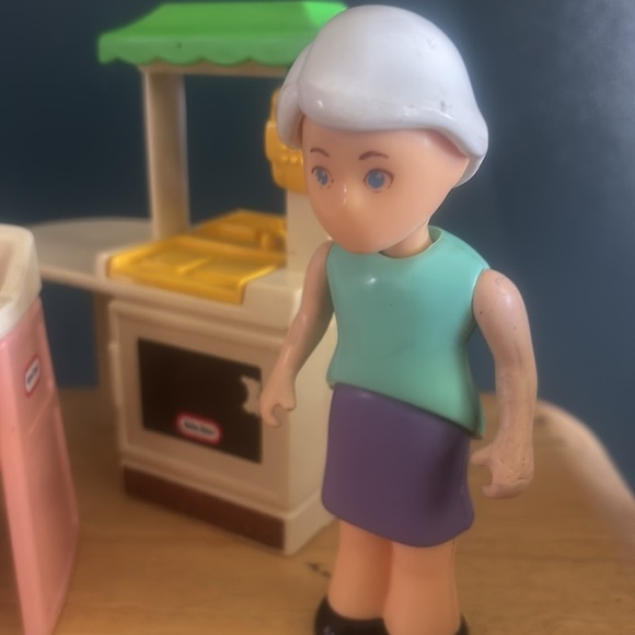 Little Tikes Dollhouse Kitchen desk chair and dolls - Picture 2 of 7